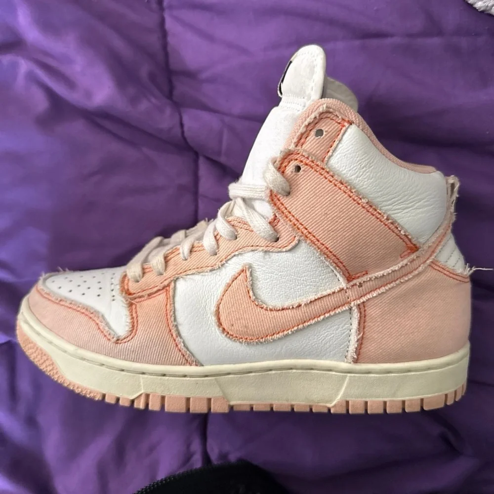 Pale orange & white jordan 1s - Picture 5 of 6